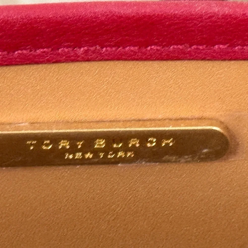 NWT Tory Burch Illustrated Tote in Red Cream highlighting international cities - Picture 9 of 13
